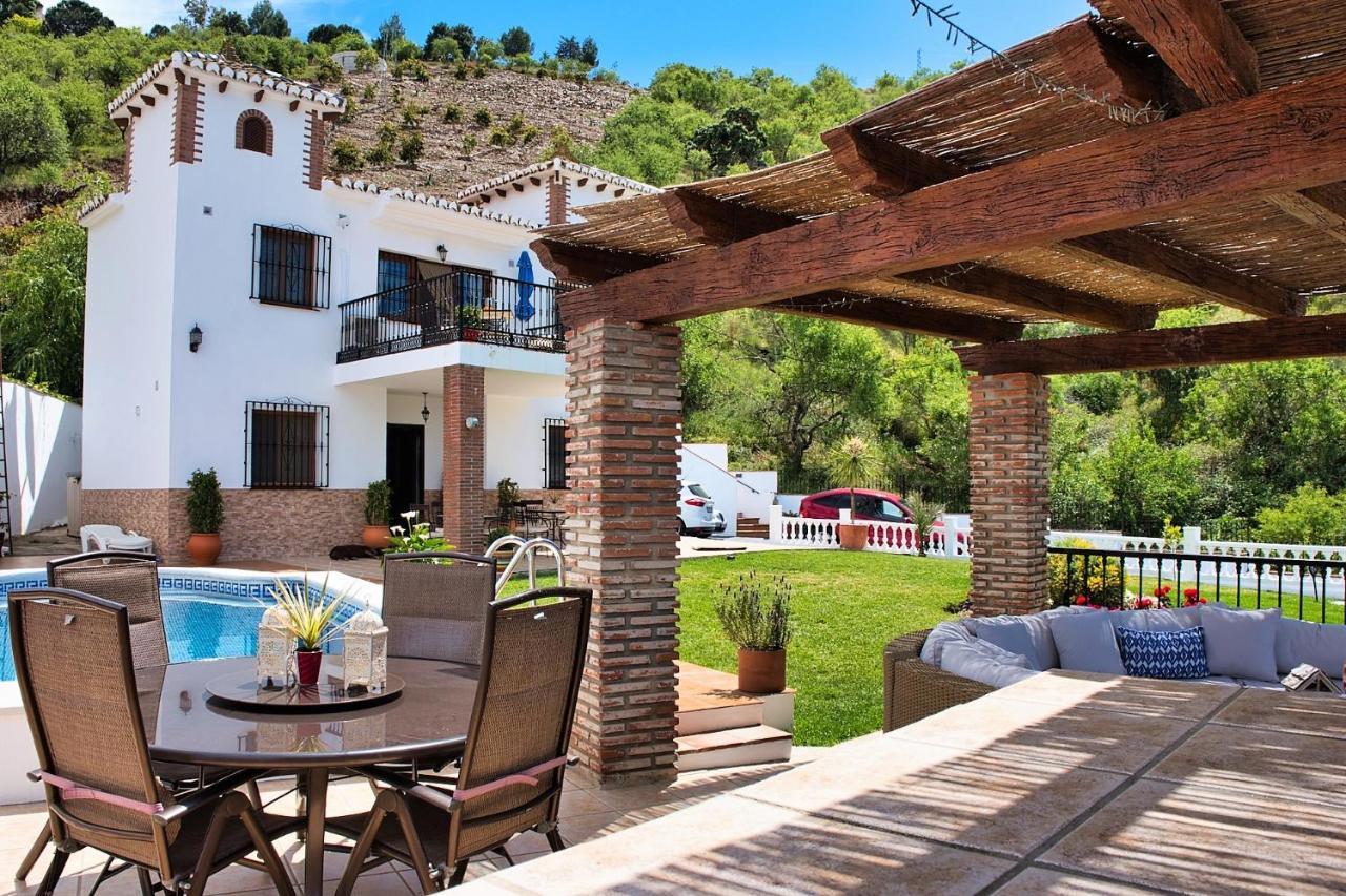 Casa Las Torres B&B Iznate Екстериор снимка