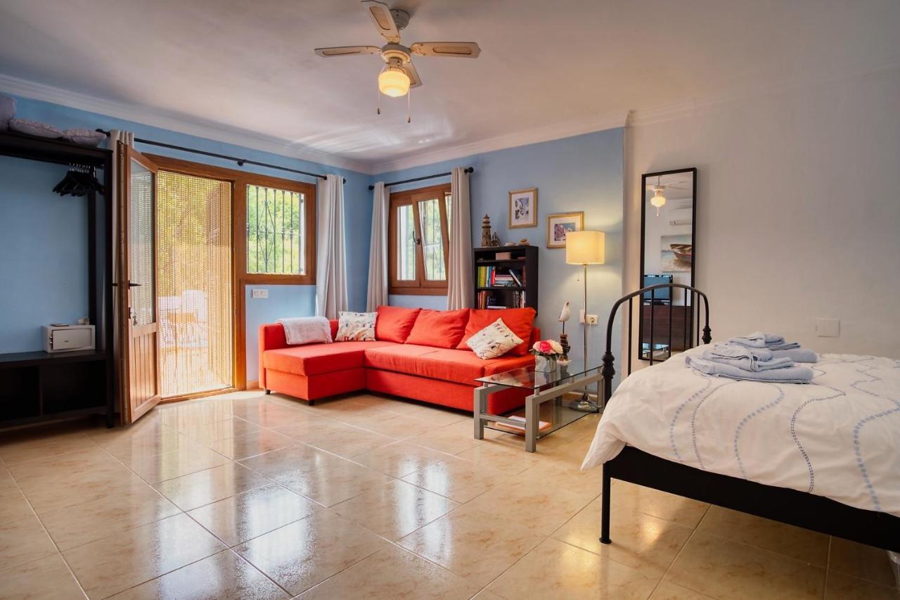 Casa Las Torres B&B Iznate Екстериор снимка